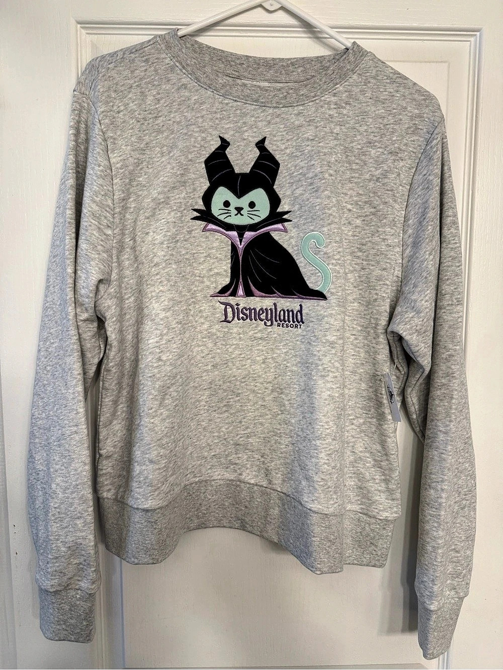 NWT** Disney Maleficent Cat Pullover Sweatshirt Medium —- RARE!!!